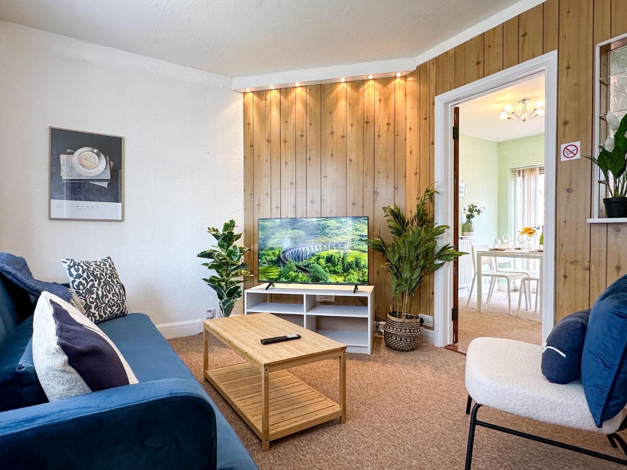 Luxury Central 2-Bed Townhouse - Parking, Hot Tub & Fire Pit Canterbury Exterior photo