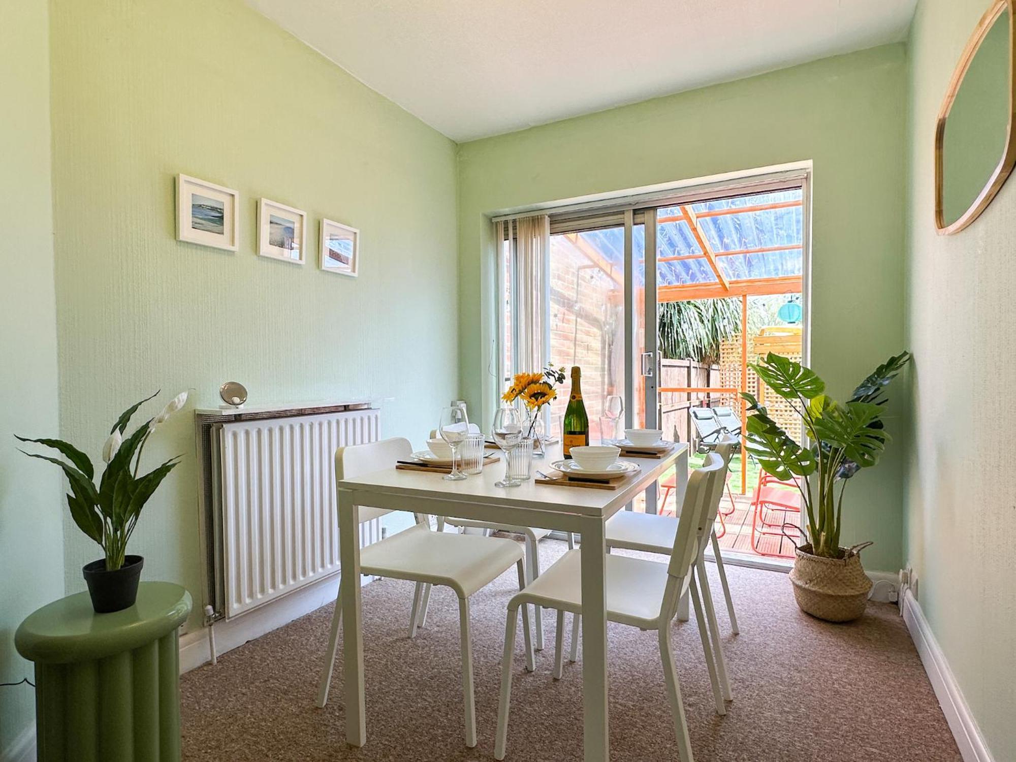 Luxury Central 2-Bed Townhouse - Parking, Hot Tub & Fire Pit Canterbury Exterior photo