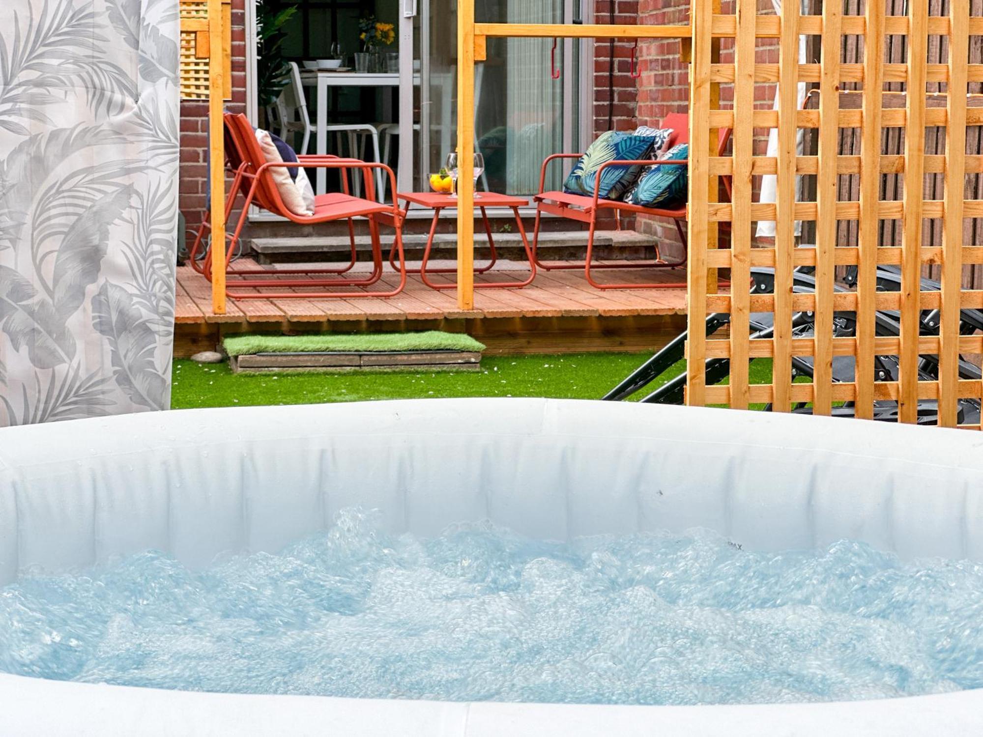 Luxury Central 2-Bed Townhouse - Parking, Hot Tub & Fire Pit Canterbury Exterior photo