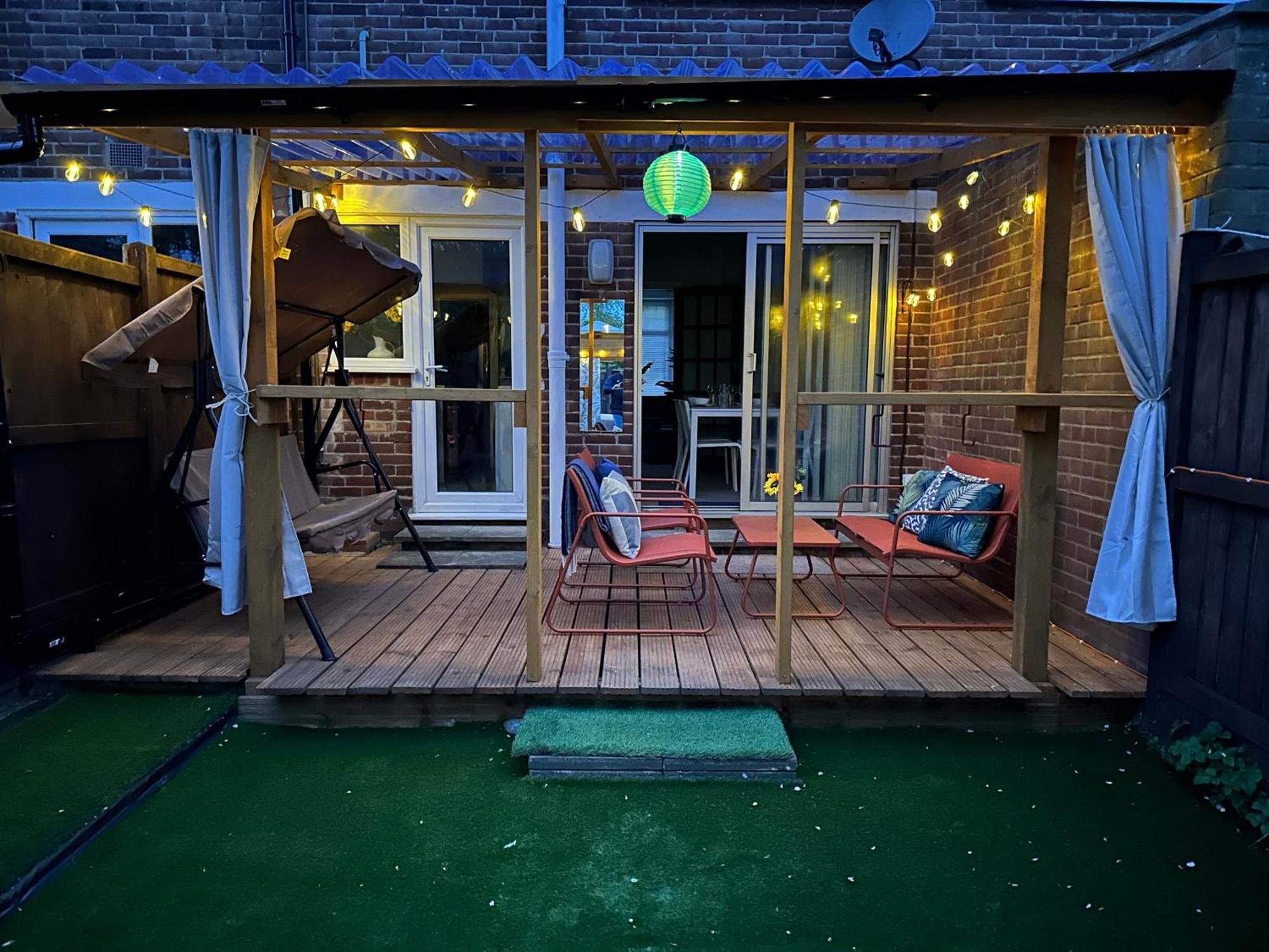 Luxury Central 2-Bed Townhouse - Parking, Hot Tub & Fire Pit Canterbury Exterior photo